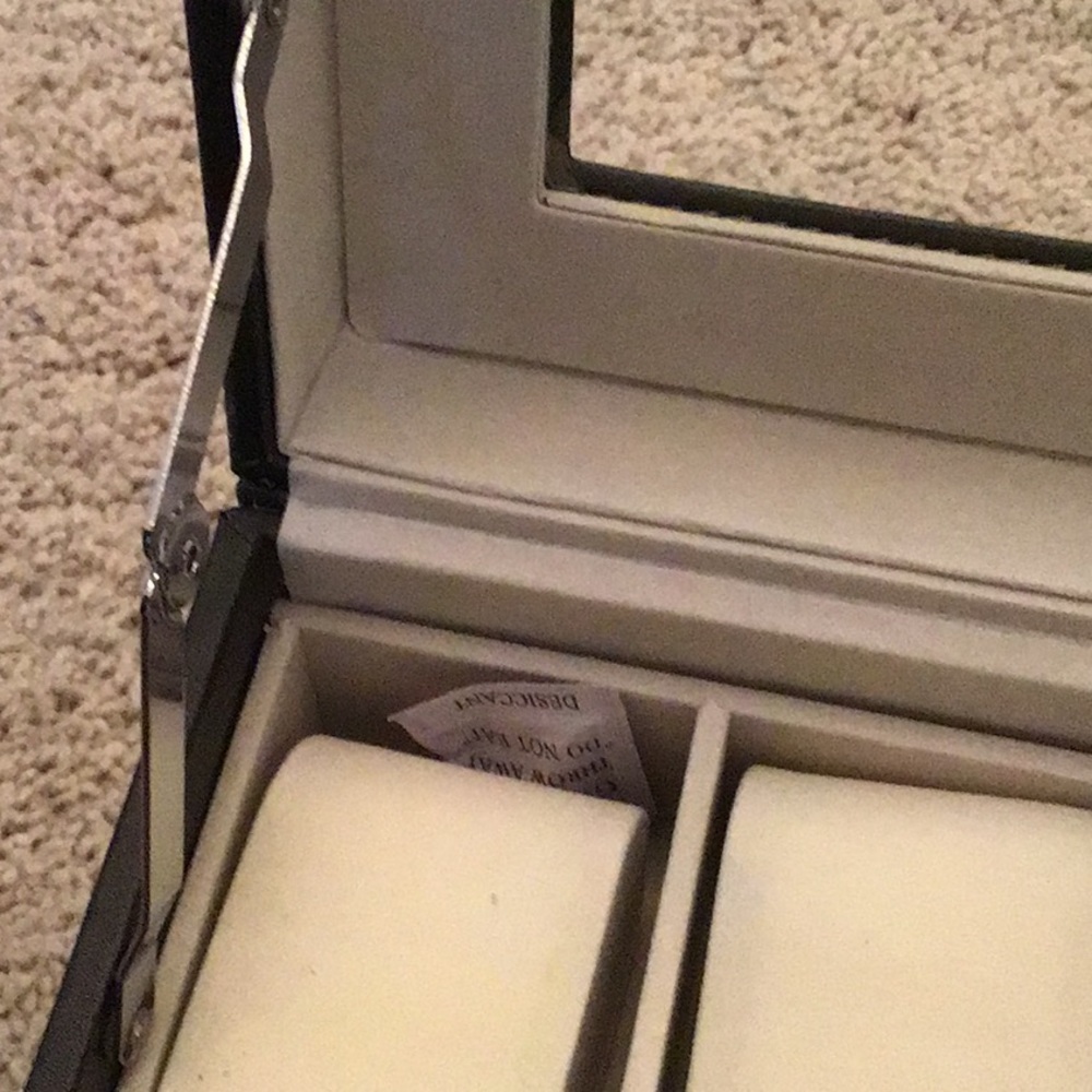 💲💲💲SOLD. Jewelry and Watch Case - Picture 6 of 8